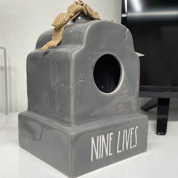 TOMBSTONE BIRDHOUSE "NINE LIVES" - tomb - RAE DUNN - Picture 8 of 11